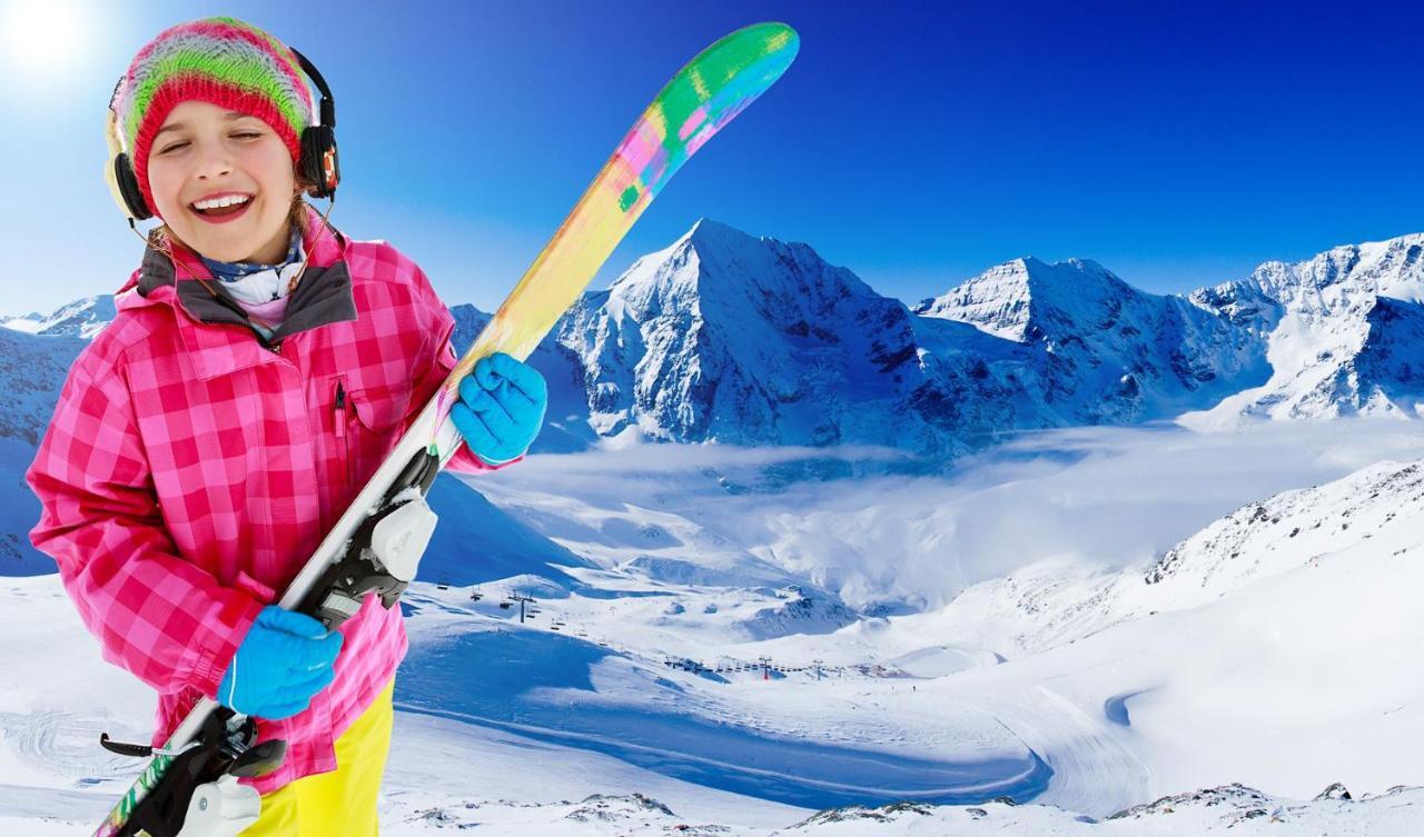 Skiing, Walking, Enjoying In Mountains บันสโก ภายนอก รูปภาพ