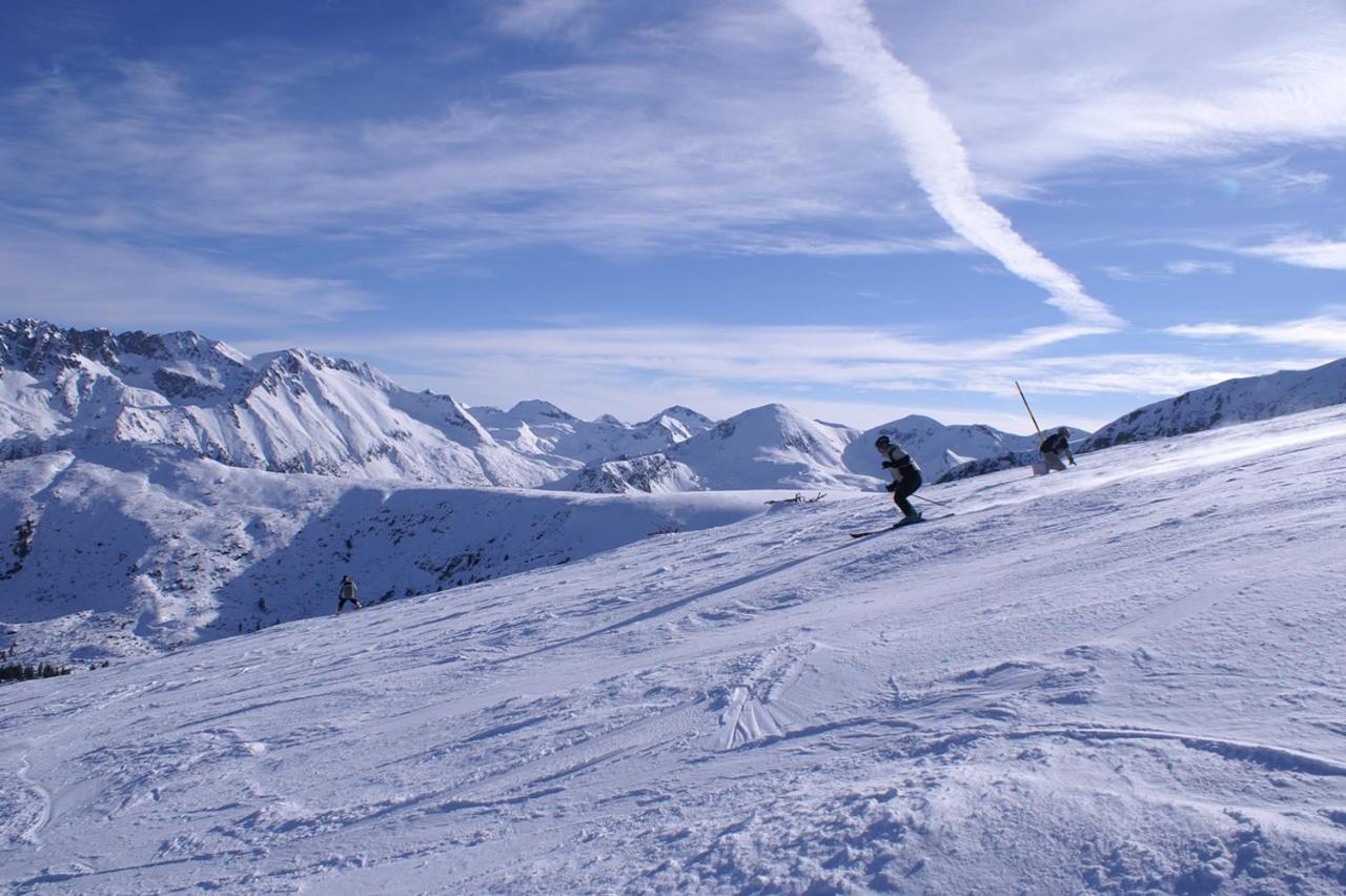 Skiing, Walking, Enjoying In Mountains บันสโก ภายนอก รูปภาพ
